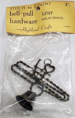 Herrajes para tirar de campana de latón macizo de 3" de Highland Crafts LOVE con campana Nuevo en paquete Foto 1 de 4