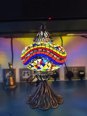 Lámpara de mesa de mosaico turco hecha a mano en estilo otomano antiguo detalles intrincados Foto 1 de 4