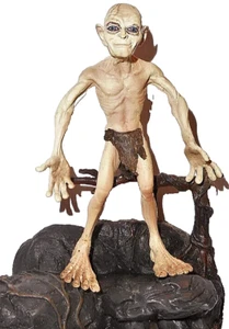 Lord of the Rings 2004 SMEAGOL Gollum complete w mountain rock base bend lotr - Picture 1 of 3