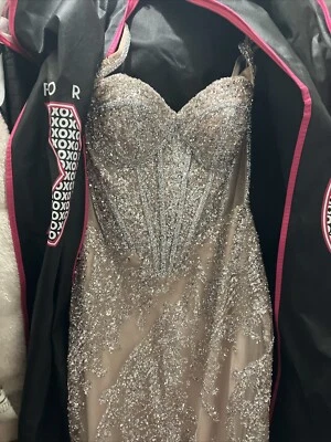 Платье первоначально от JOVANI, только один когда-либо сделанный, носили один раз выглядит точно так же - Изображение 1 из 4