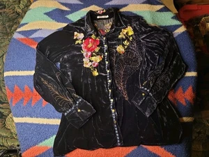 Johnny Was Damenhemd schwarz Samt Seide Blumen großer Druckknopf bestickt - Bild 1 von 11