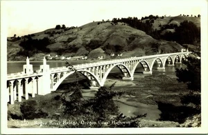 Postal con foto real RPPC Rogue River Bridge costa de Oregón autopista EKC - Imagen 1 de 2