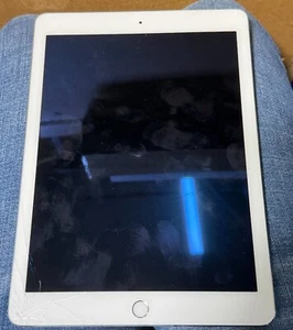 Apple iPad Air 2 64GB, Wi-Fi, 9,7 Zoll - **Silber Displaybruch für Ersatzteile** - Bild 1 von 2