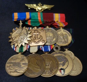 JUEGO DE MEDALLAS TAMAÑO COMPLETO 9 MEDALLAS MONTADAS MARINA DE ESTADOS UNIDOS PILOTO USN - Imagen 1 de 15