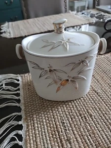 Tarro de galletas de bambú asiático mango de mimbre detalles dorados MCM - Imagen 1 de 8