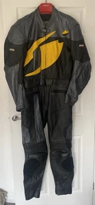 AKITO Two piece Leathers Size Small Suitable for Men And Women Great Condition. - Picture 1 of 3