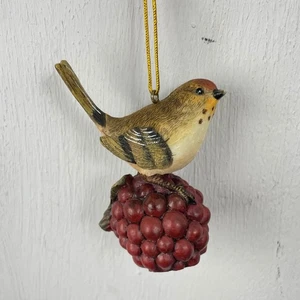 Adorno de Navidad Pájaro sobre Resina de Fresa Aspecto Realista Rojo Marrón Vacaciones - Imagen 1 de 2