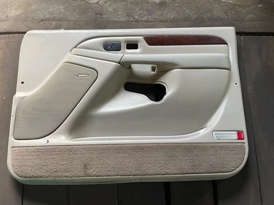 03-06 凯迪拉克凯雷德 EXT 原始设备制造商右前门卡面板 #BR1-5 — 第 1/4 张图片