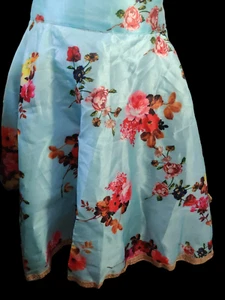 @ Girl's Satin Readymade 22 Inches Lehenga With Self Choli Fabric Flower q858 - Foto 1 di 5