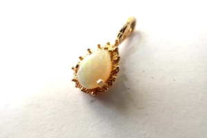 Vintage 14K Yellow Gold Opal Teardrop Prong Set Pendant No Chain - Picture 1 of 7