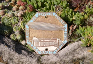 VINTAGE ENAMEL AUTOMOBILE CAR BADGE # ADAC GAU 17 LEIPZIG ZEPPELIN 1930 AIR SHIP - Bild 1 von 2