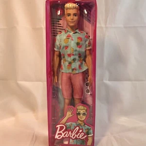 2020 Barbie Fashionistas Ken With Blonde Sculpted Hair, Tropical Print Shirt - Bild 1 von 2