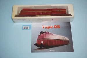 Atlas Editions 3904021 DR 05 CLASS Static Locomotive on Plinth - Picture 1 of 3