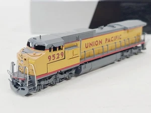 Hallmark Models Union Pacific GE Dash 8-40 CW locomotiva naso largo N 0578 - Foto 1 di 11