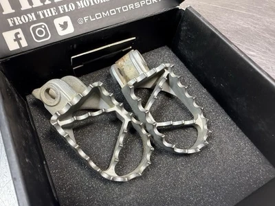 Clavijas de pie Ktm/Husqvarna 125-525cc 99-16, 50-65cc 99-20, 85cc 99-16 OEM usadas Foto 1 de 4