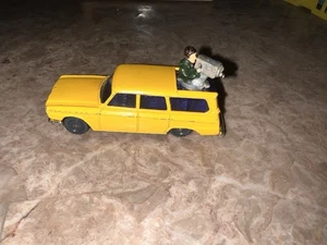 HUSKY .Studebaker Wagonair with cameraman. Diecast made in England.7.5 cm long. - Picture 1 of 6