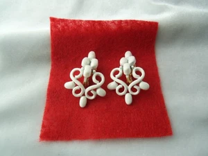 Vintage Monet White Enamel Filigree Dangle Clip On Earrings - Picture 1 of 7