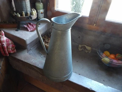 Ancien broc en zinc,fontaone,jardin,décoration,quicaillerie,1950 - Photo 1/4