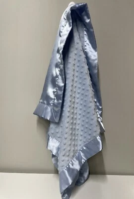 Manta de seguridad para bebé Carters 30x40" azul Minky puntos elevados y ribete satinado trasero Foto 1 de 4