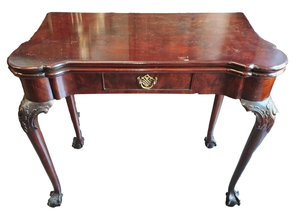 ANCIENNE TABLE À JEUX PLIANTE. BOIS SCULPTÉ. ANGLETERRE (?). 19E-20E SIÈCLE - Photo 1/1