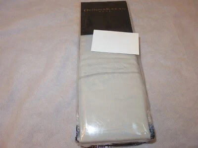 Juego de fundas de almohada estándar Donna Karan Silk Indulgence Platinum Foto 1 de 3