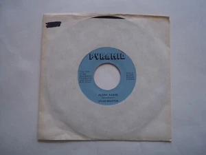 STEVE BRATTON - Alone Again / All She Hides - 45 RPM 7" Record 1982 PYRAMID - Imagen 1 de 6