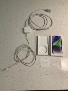Apple iPhone 14 Box 256GB Purple, plus Apple USB C Charger - Photo 1 sur 1
