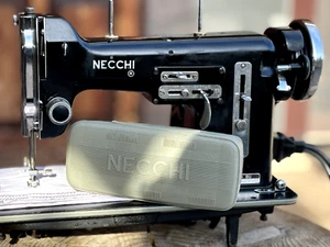 Necchi Bu Nova Italian Sewing Machine - Foto 1 di 16