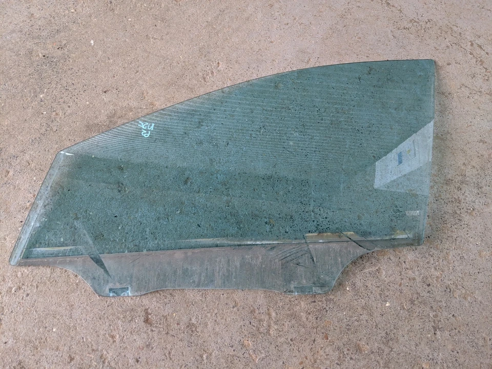 MERCEDES-BENZ R CLASS W251 WINDOW DROP GLASS NSF PASSENGER SIDE FRONT - Image 1 of 1