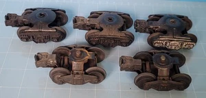 SB1: Lot of (5) Lionel Postwar Metal Trucks O Gauge - Picture 1 of 3