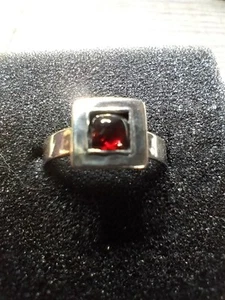 tested Silpada Sterling 925 Silver R0949 Hammered Stackable Garnet Ring Sz 7 - Picture 1 of 13