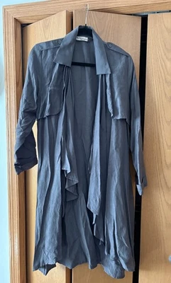 Cárdigan Chalet et Ceci Talla Pequeña Gris Plumero Chaqueta Cupro Tencel Cortina Frontal Foto 1 de 4