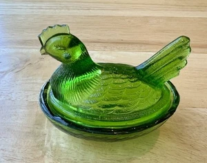 Vintage Degenhart Glass Hen On A Nest Emerald Green 3.5” - Picture 1 of 8