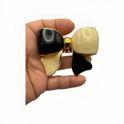 Vintage Joan Rivers Enamel Brooch Pin Cream Black Gold tone - Image 1 of 4