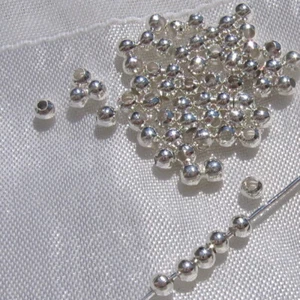 LOT DE 10g - 250 PERLES RONDES 3MM ARGENTÉES TROU 1MM création bijoux *A139 - Picture 1 of 3