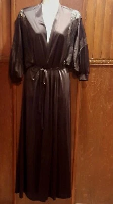 OLGA 9748 Bata Negra con Cinturón Peignoir Puff Manga Encaje, Talla Pequeña, Nylon De Colección Foto 1 de 4