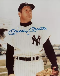 *MANTELLO MICKEY*FIRMATO*AUTOGRAFATO*FOTO*NEW YORK*YANKEES*BASEBALL*HALL OF FAME* - Foto 1 di 2