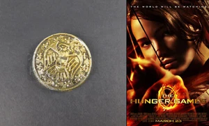 THE HUNGER GAMES Gold Panem Coin Thrown as Tribute Prop Propabilia COA (0108) - Picture 1 of 3