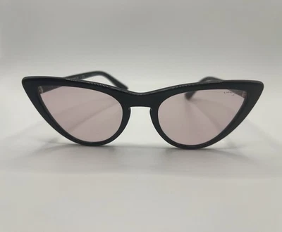Gafas de sol Vogue Gigi Hadid ojo de gato marco negro lentes rosas Foto 1 de 4