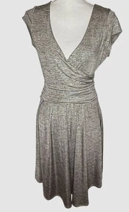 Vestido Anthropologie Maeve para mujer pequeño gris metálico envolvente sintético manga corta - Imagen 1 de 8