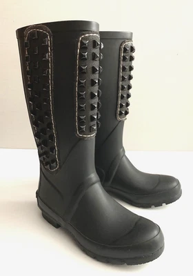BCBG Max | Azria 军用黑色铆钉橡胶雨靴 | 6B/36 | 威利鞋 — 第 1/4 张图片