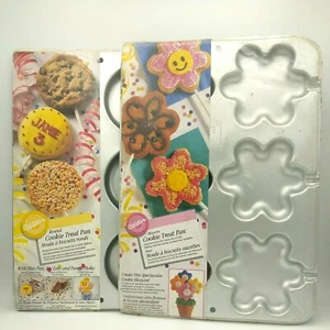 2 Wilton Cookie Treat Pans Round and Blossom Flower Christmas Gift for Baker - Picture 1 of 5