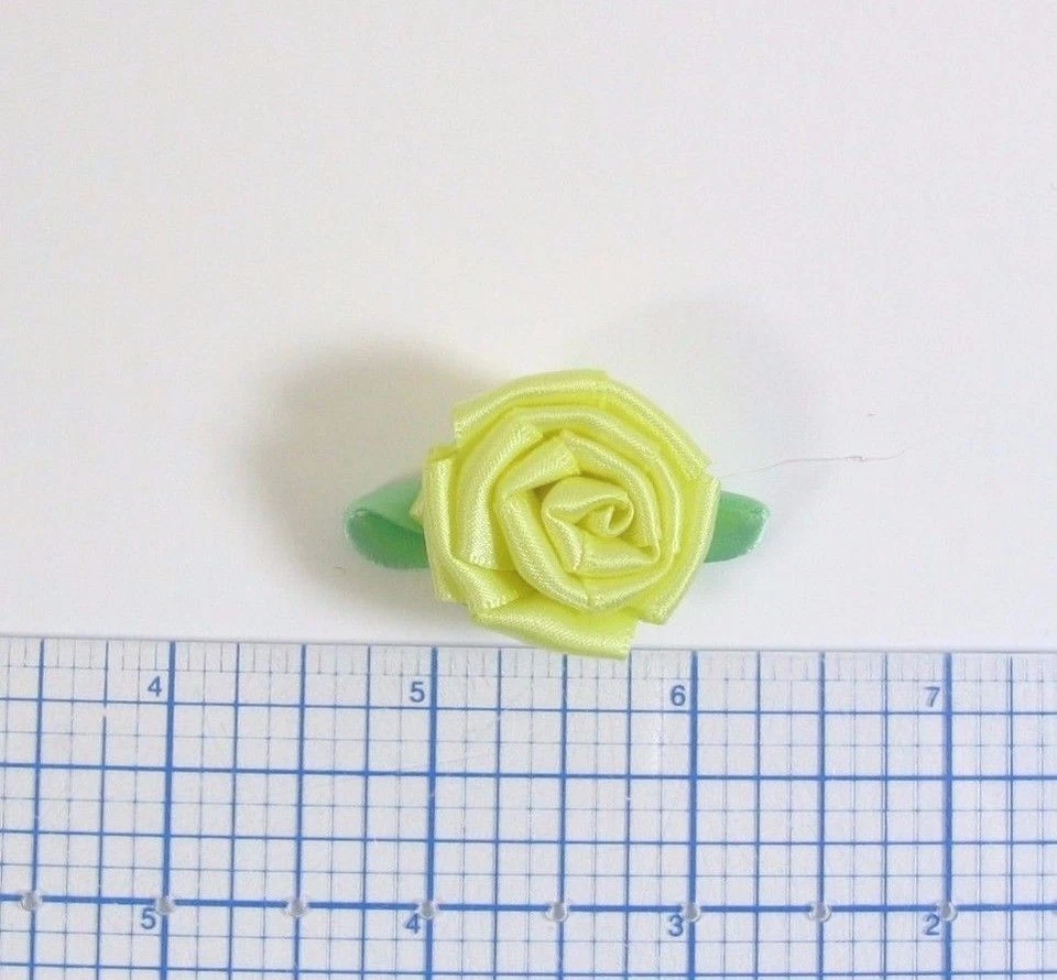 60 piezas cinta laminada satinada adorno flor rosa 1 1/2" X 1" azul o amarillo Foto 1 de 1