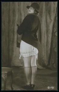 d079 Mujer Desnuda Francesa Wyndham Lencería Risque Original Antigua Años 20 Foto Postal - Imagen 1 de 2