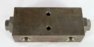 New 110718C91 Komatsu IHC Hydraulic Valve Block - Image 1 of 4