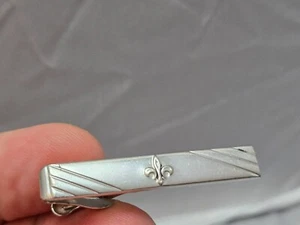 Swank Fleur de lis Vintage Tie Bar Clip Fleur de lis - Picture 1 of 3