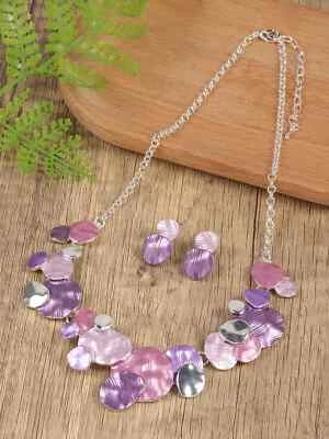 Juego de collar Tonos de metal púrpura formas retro Foto 1 de 4