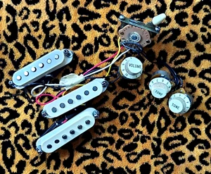 Fender strat USA pickups switch pots knobs white parchment vintage 1994 used - Picture 1 of 9