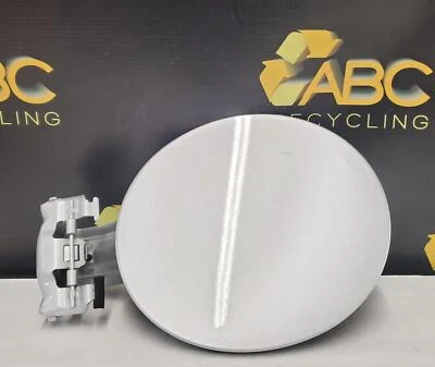 Nissan Máxima 2016-2022 puerta tanque combustible líquido platino metálico (K23) OEM Foto 1 de 4