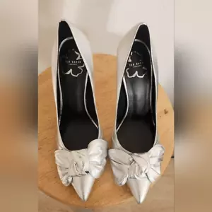 Ted Baker Women's Ryal Silver Metallic Bow Pump Size 8.5 - Picture 1 of 12